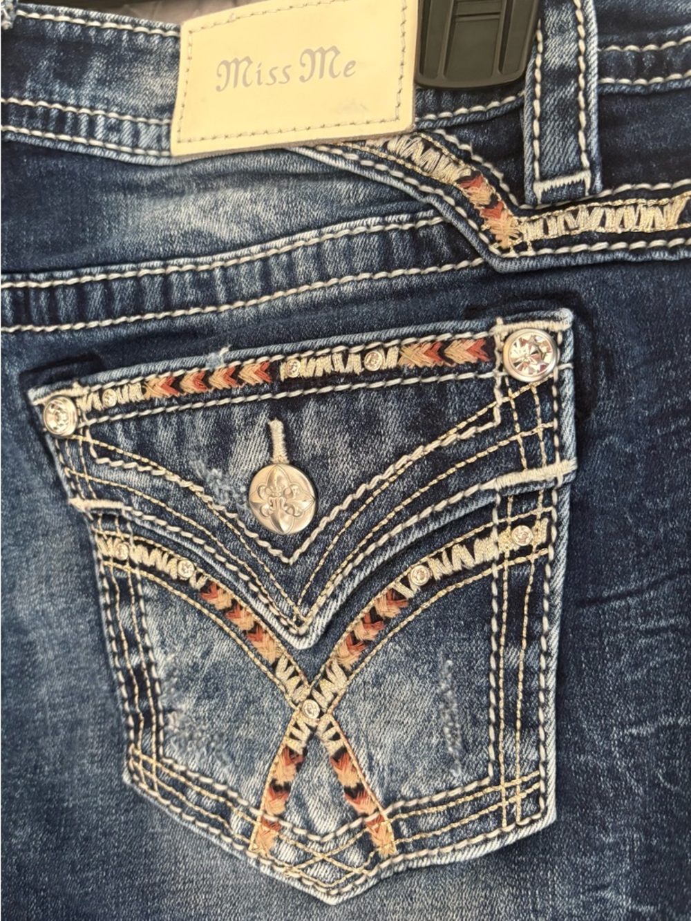 Miss Me Women’s Straight Skinny Jeans Size 30 with Embroidered Pocket Accents